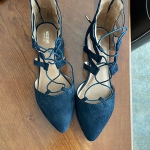 Black tie flats